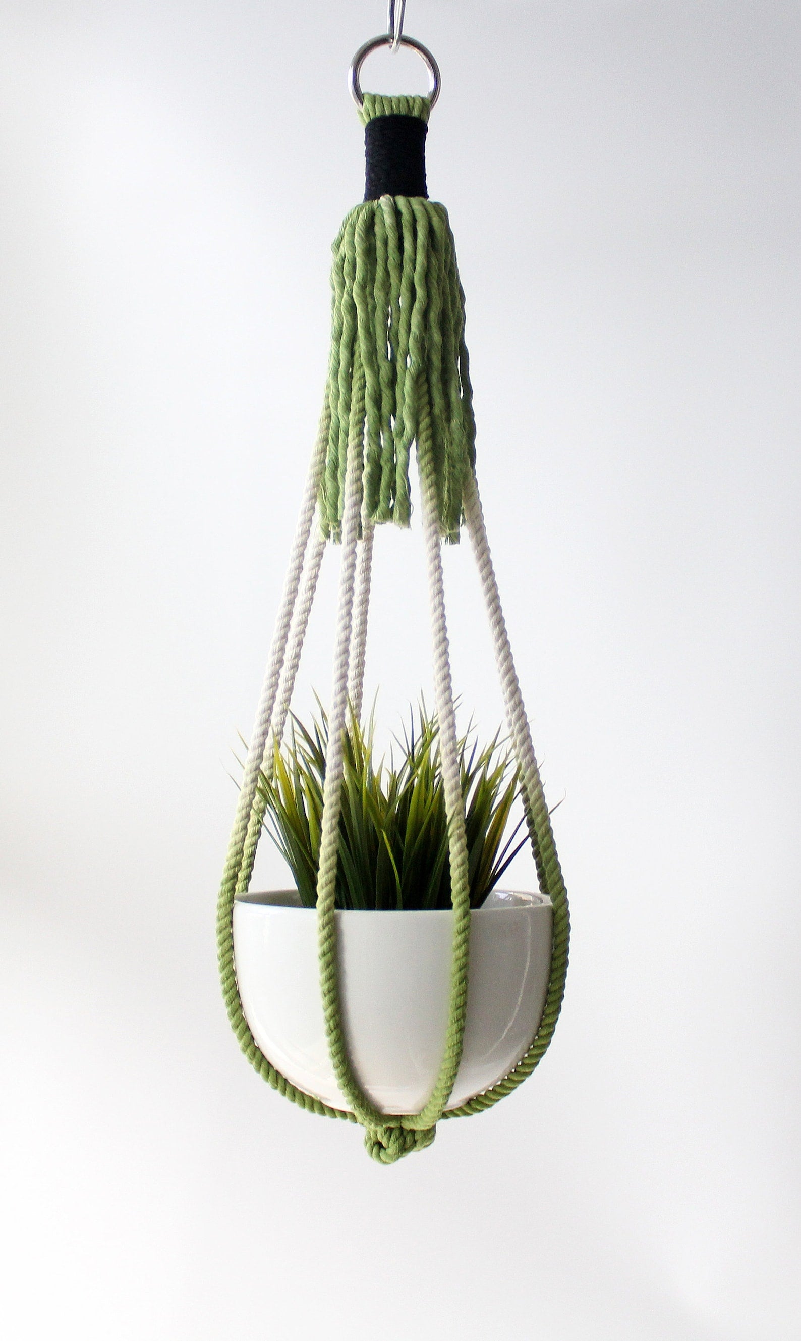 Handmade no-tassel macrame plant hanger, tail-free color-block hanging planter in apple green and cream cotton rope, boho home decor made by Freefille